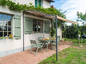 Plant, Window, Table, Building, Shade, Outdoor Table, Sky, Cloud, Tree, Outdoor Furniture