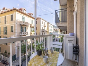 Sky, Property, Window, Building, Plant, Interior Design, Cloud, Table, Urban Design, Condominium