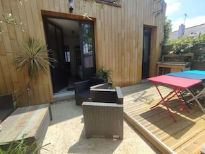 Plante, Meubles, Table, Bois, Ombre, Design Intérieur, Surface De La Route, Zone Résidentielle, Mobilier De Jardin, Bâtiment