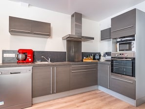 Cabinetry, Comptoir, Appareil De Cuisine, Cuisinière, Électroménager, Cuisine, Gaz Poele, Cooktop, Bois, Le Fourneau