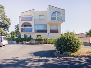 Planta, Edificio, Cielo, Ventana, Árbol, El Terreno Del Lote, Vehículo, Casa, Coche, Diseño Urbano