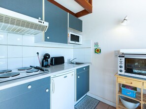 Gabinetes, Propiedad, Mostrador, Azul, Edificio, Estufa De Cocina, Cocina, Lavabo, Diseño De Interiores, Cajón