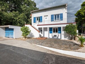 Building, Plant, Sky, Window, Cloud, Tree, House, Land Lot, Asphalt