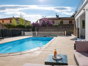 Water, Cloud, Sky, Property, Building, Plant, Azure, Swimming Pool, Window, Lighting