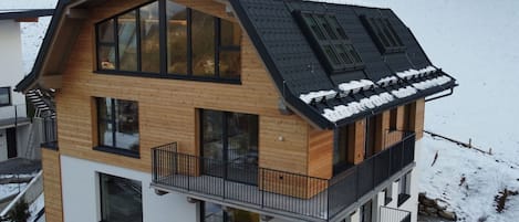 Building, Window, Snow, Wood, House, Urban Design, Slope, Siding, Roof, Condominium