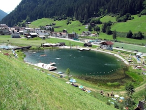 Wasser, Wasservorräte, Berg, Grün, Natürliche Landschaft, Gewässer, Hochland, Baum, See, Gras