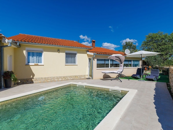 Sky, Building, Water, Property, Window, Plant, Azure, Swimming Pool, Shade, House