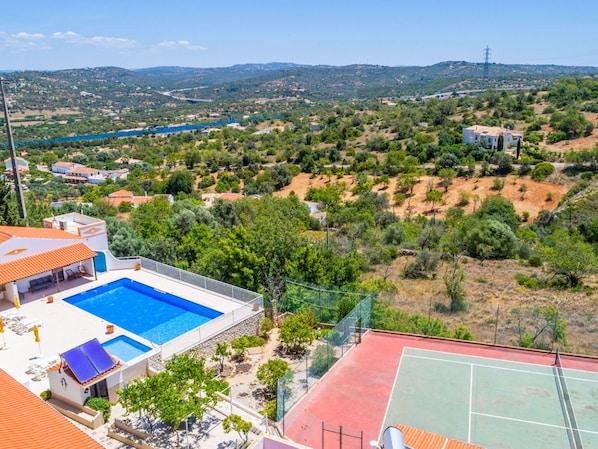 Sky, Plant, Building, Azure, Tree, Swimming Pool, Urban Design, Leisure, Condominium, Summer