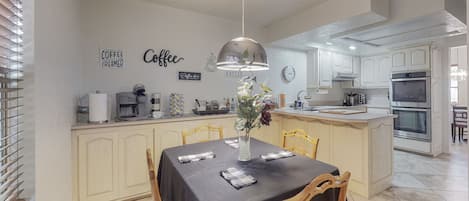 Breakfast nook and fully stocked coffee bar!!