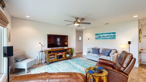 Living Area with Queen Sleeper