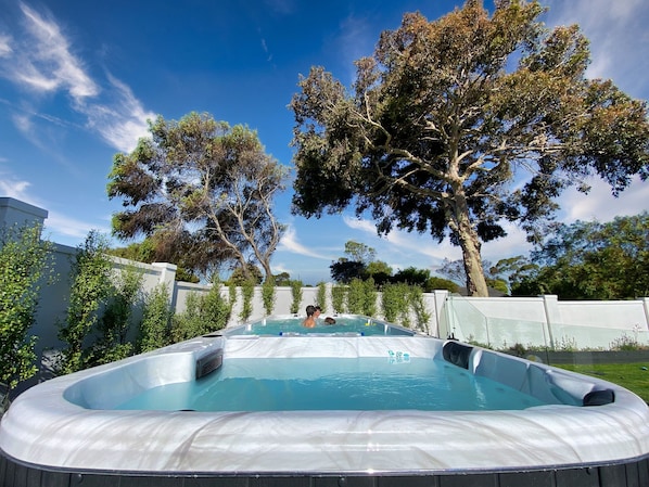 Outdoor spa tub