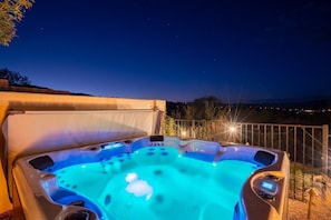 Private hot tub with stunning views!