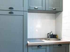 Cabinetry, Propriété, Evier, Comptoir, Meubles, Blanc, Évier, Appareil De Cuisine, Robinet, Cuisine