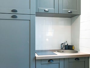 Cabinetry, Eigentum, Spüle, Countertop, Möbel, Weiss, Sinken, Küchengerät, Zapfhahn, Küche