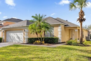 01-8519 Sunrise Key Dr - Front