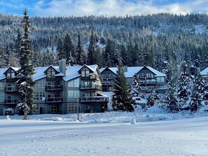 blackcomb greens, our complex