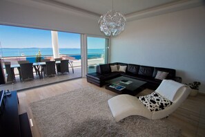 Middle floor living room 