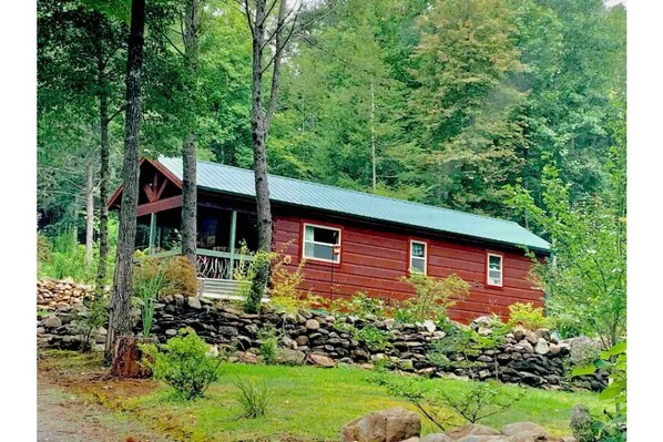 The cabin as you pull in the driveway