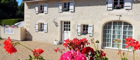 Maison Cerisier in full bloom 