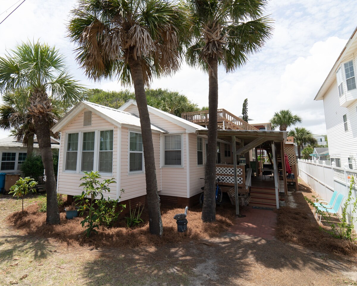 Historic 1940’s Beach Cottage, steps to the beach!