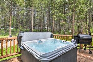 Outdoor private hot-tub