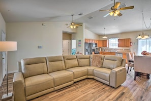 Living Area | Central Air Conditioning | Free WiFi | Smart TV w/ Cable