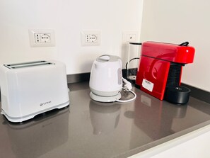 Kaffe og/eller kaffemaskine