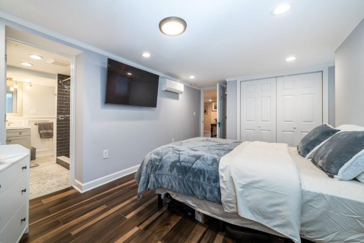Private Bedroom #2 and Bath 26 Min to NYC!