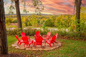 Fire pit with stunning view, seats 8 is ready for s'mores and memories. 