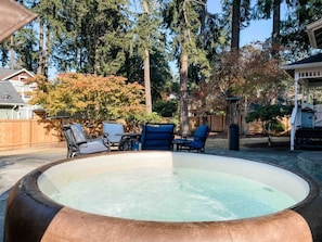 Outdoor spa tub