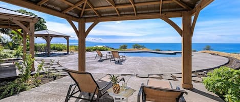 Ocean-view pool and jacuzzi.