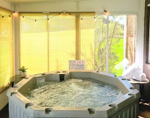 Indoor spa tub