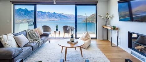 Main Living Room - Views of the Remarkables Mountain Range and Lake Wakatipu.