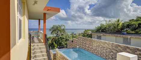 Beautiful, private infinity pool with GORGEOUS views.