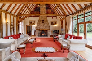 Doves Barn, Needham Market: Sitting room with vaulted ceiling and large inglenook fireplace