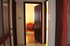 A4(2+2): hallway