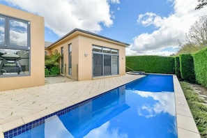 Amazing Pool. Please note the sitting section of the pool is not heated and there are no jets.