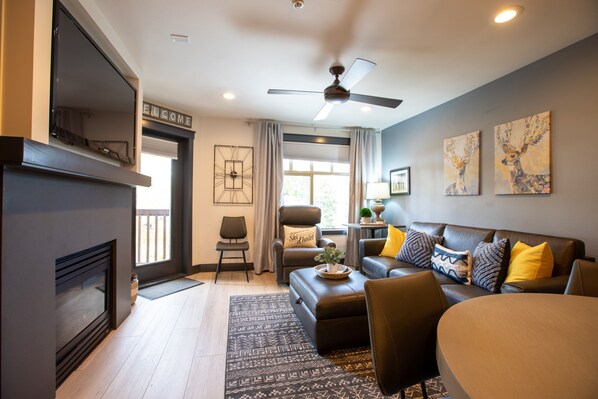 Living Room, Indoors, Room, Ceiling Fan, Flooring