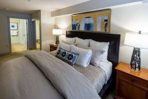 Bedroom, Room, Indoors, Furniture, Bed