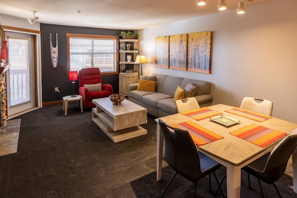 Living Room, Room, Indoors, Chair, Furniture