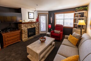 Living Room, Room, Indoors, Furniture, Couch