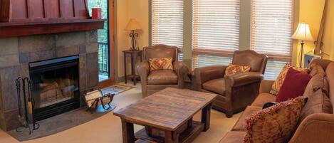 Home Decor,Living Room,Indoors,Room,Furniture