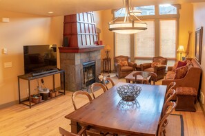 Hardwood, Flooring, Living Room, Room, Indoors