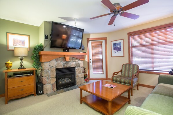 Ceiling Fan, Indoors, Screen, Living Room, Room