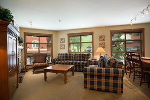 Living Room, Room, Indoors, Flooring, Furniture