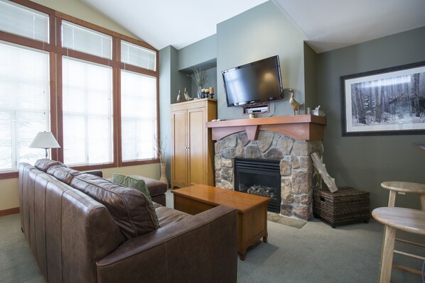 Screen, Living Room, Room, Indoors, Couch