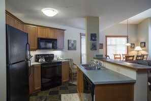 Flooring, Room, Indoors, Oven, Kitchen
