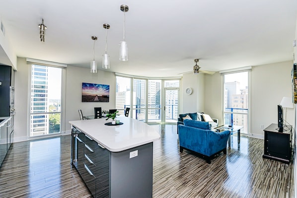Flooring, Floor, Indoors, Hardwood, Room