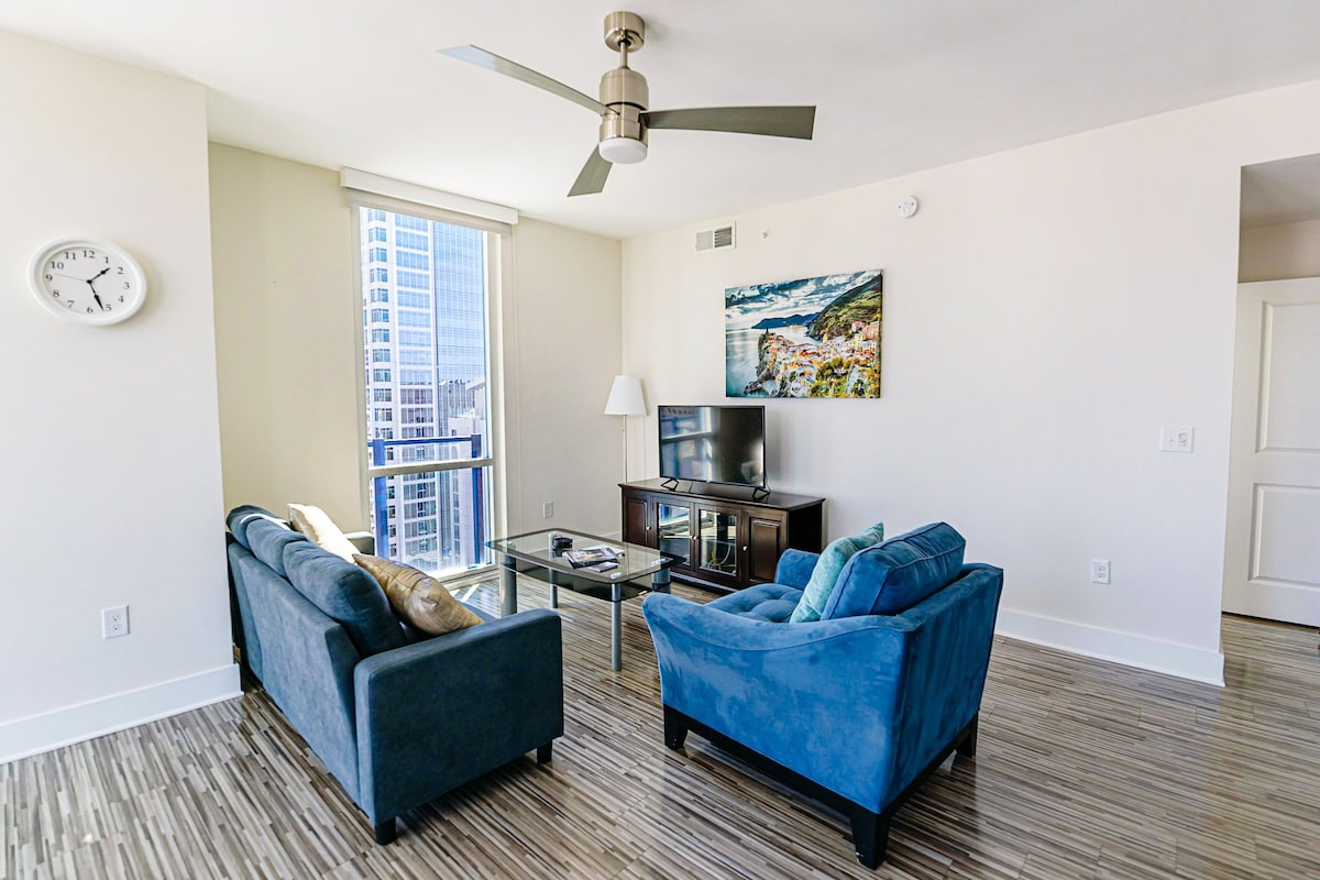 Uptown Charlotte 2BR Furnished Apartments by RedAwning