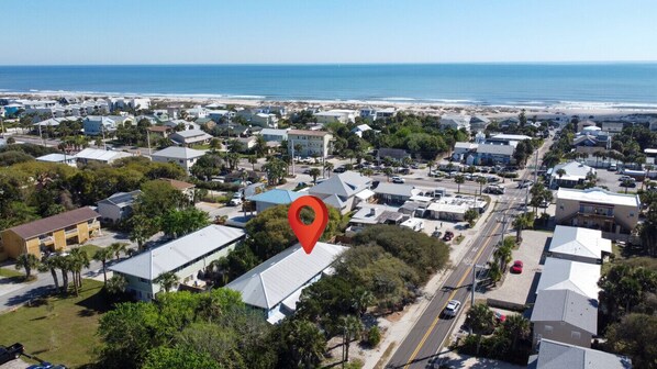 Seaside Bliss Just Steps Away: Our Rental is a Beach Lover's Dream, Only One Block from the Shore!